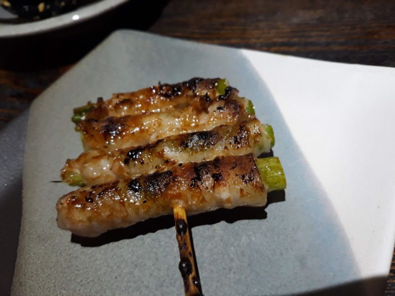 thit heo cuộn măng tây thit heo cuộn măng tây